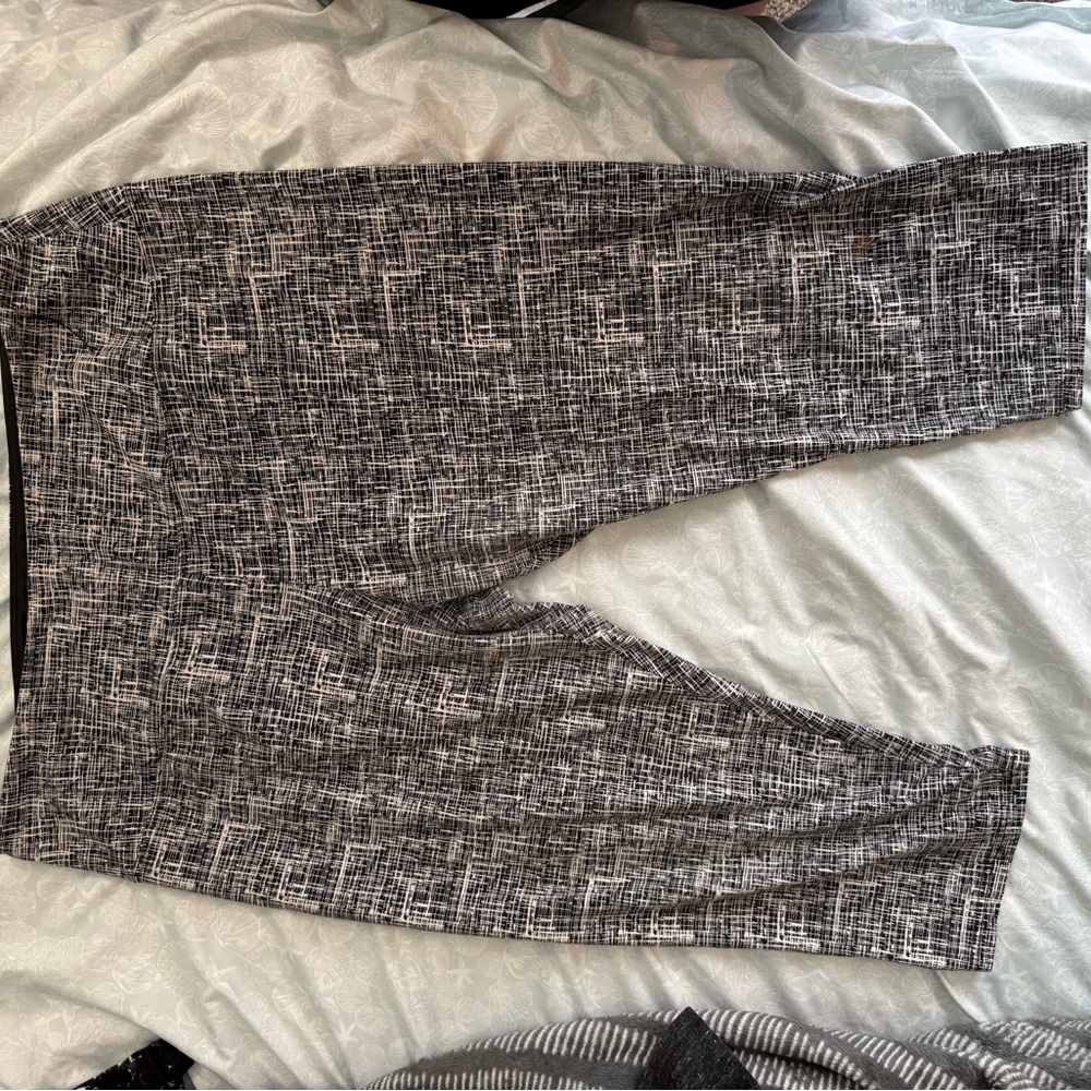 Sophisticated Black and White Textured Capris